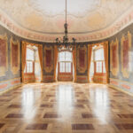 Festsaal im Rokokoschloss Dornburg Festsaal im Rokokoschloss Dornburg mit Stuckdecke, Wandmalereien und kunstvollem Parkettboden.